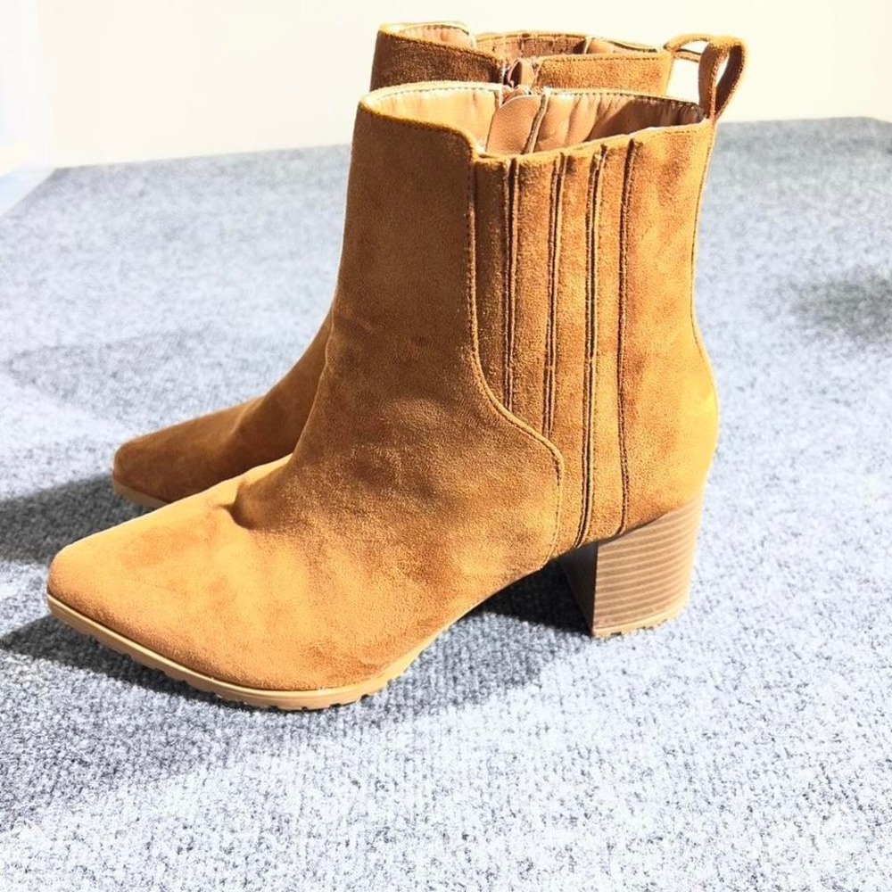 Maurices Womens 9.5M Tan Faux Suede Pointed Toe Side Zip Block Heel Ankle Boots